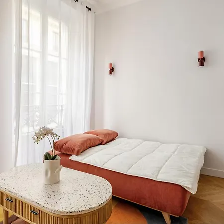 50 M² Lumineux Et Refait A Neuf