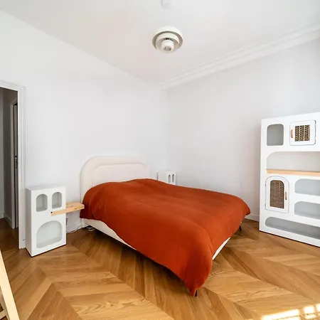 50 M² Lumineux Et Refait A Neuf *